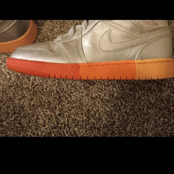 Colorful youth jordans - Picture 4 of 4